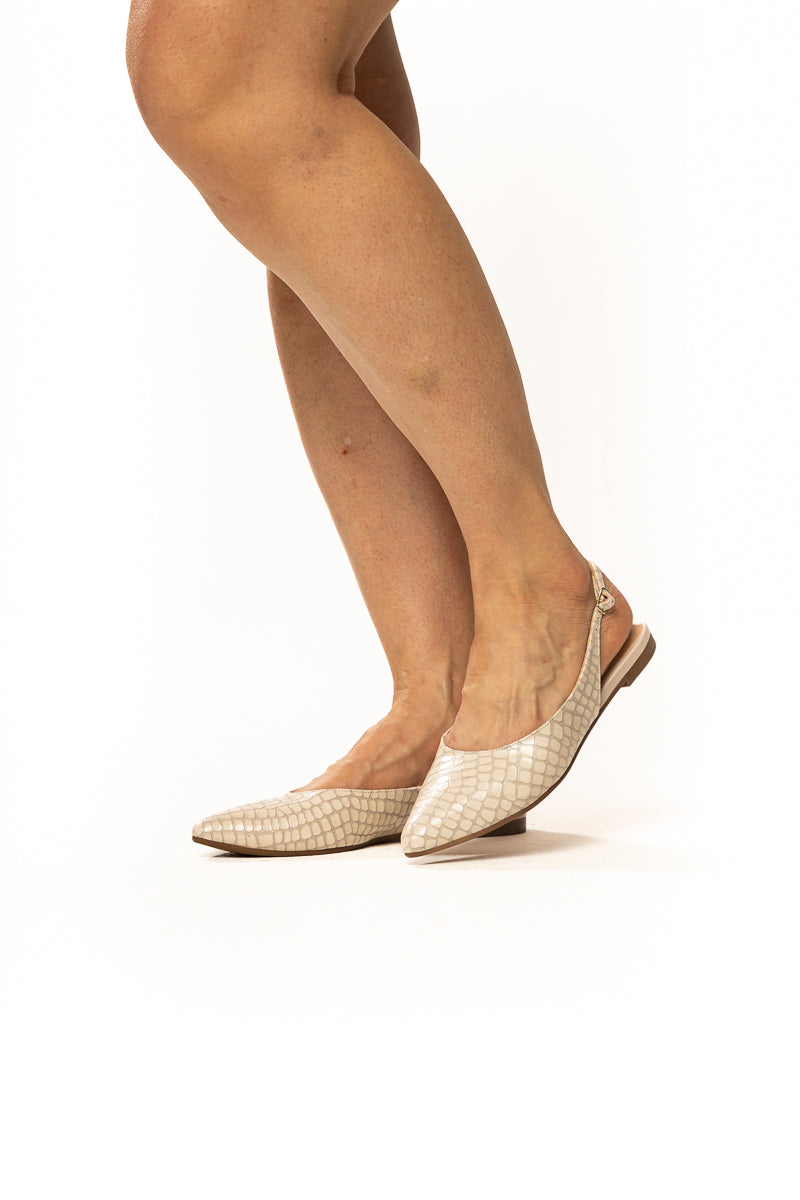 SLINGBACK COURO DETA